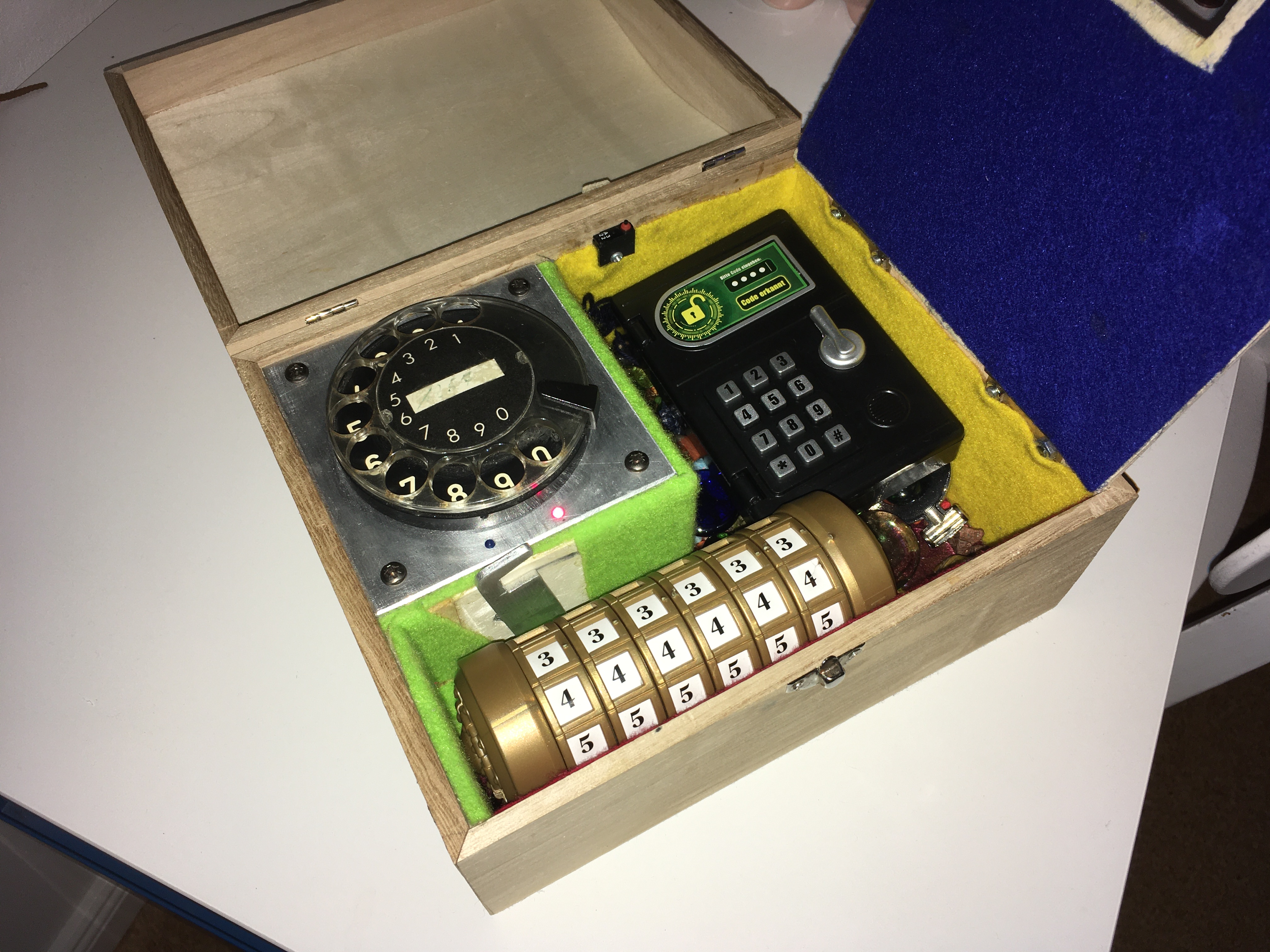 Schatzkiste mit Wählscheibe